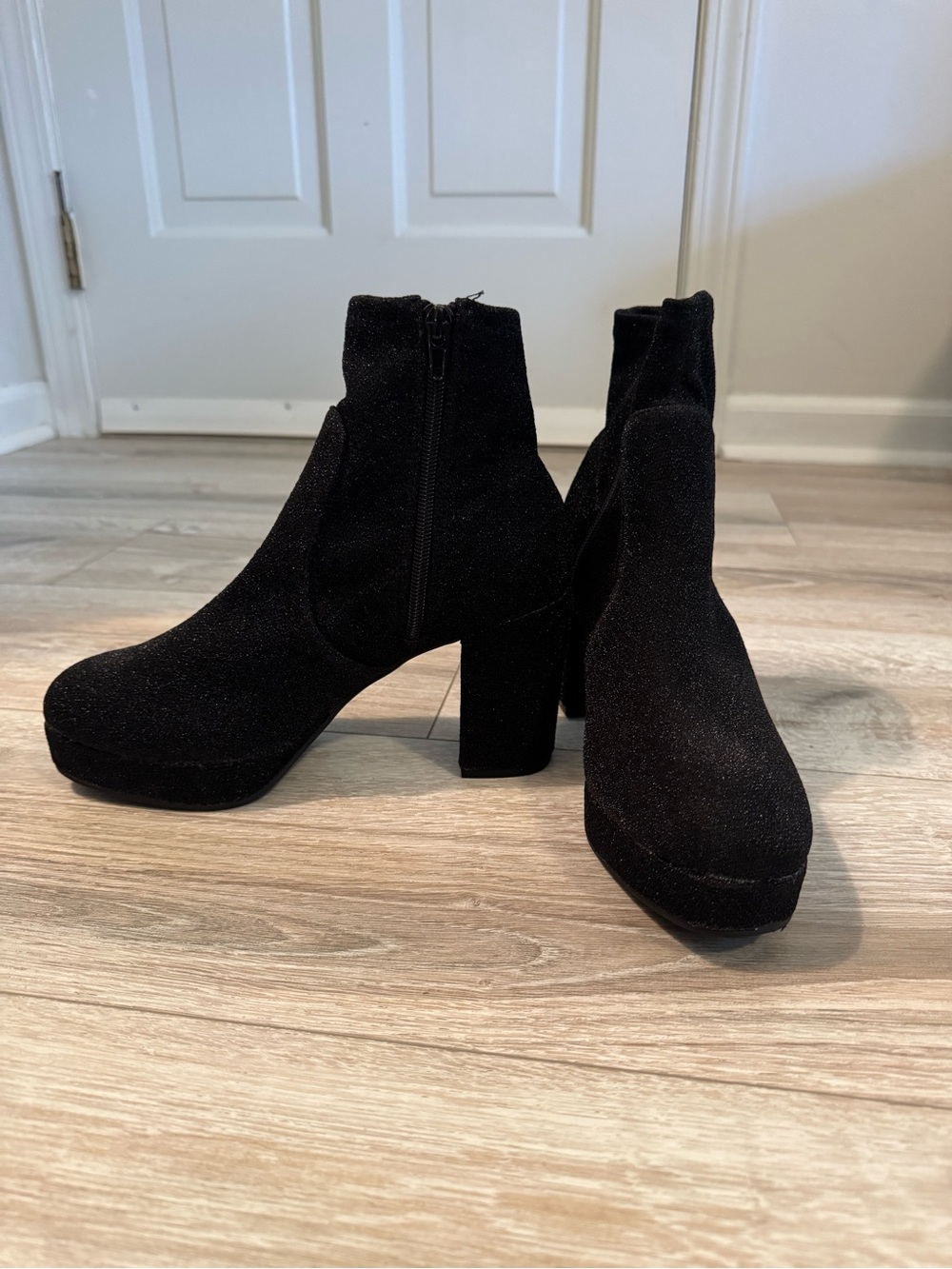 NWOT Women's Black Sparkly Platform Block Heel Ankle Boots - Picture 2 of 2